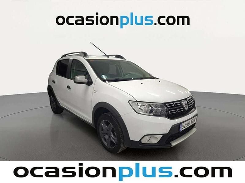 Usado Dacia Sandero Stepway 90 CV (66 kW) 2017 Blanco Utilitario