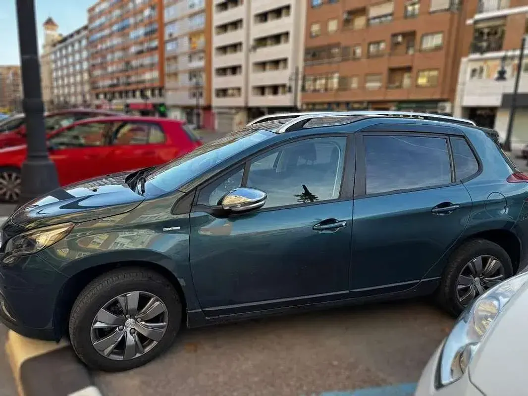 Usado Peugeot 2008 Style 82 CV (60 kW) 2018 Verde SUV