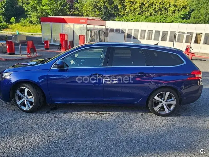 Usado Peugeot 308 SW Allure 130 CV (95 kW) 2018 Azul Familiar