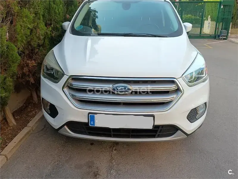 Usado Ford Kuga Trend 150 CV (110 kW) 2016 Blanco SUV