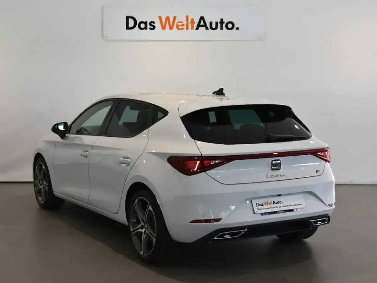 Usado Seat Leon FR 115 CV (84 kW) 2025 Blanco