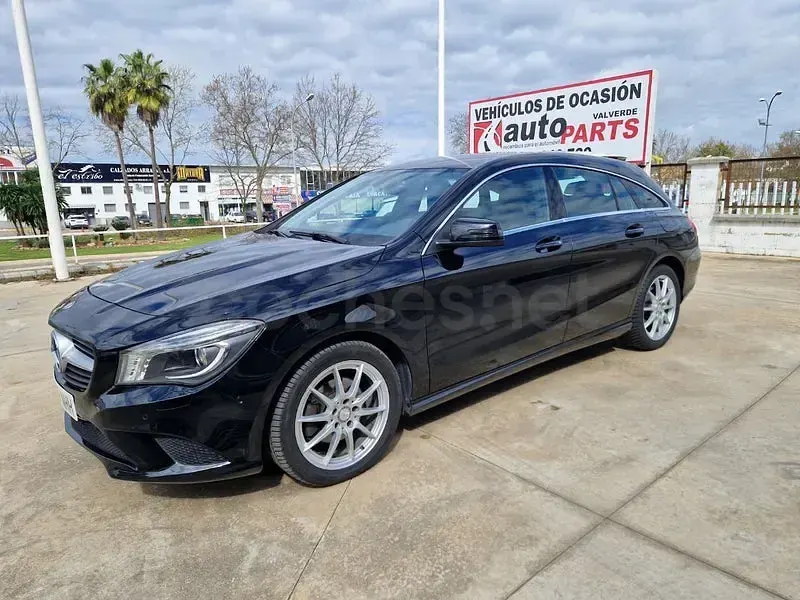 Usado Mercedes CLA200 Shooting Brake 136 CV (100 kW) 2015 Negro Familiar