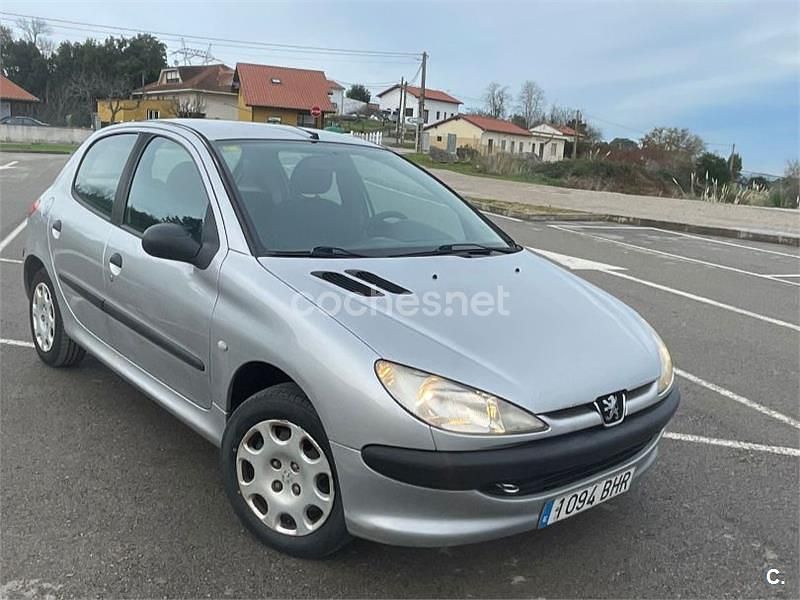 Gris / plata Usado 2001 Peugeot 206 Berlina | 2190 € (Un poco caro) - Imagen 1/4