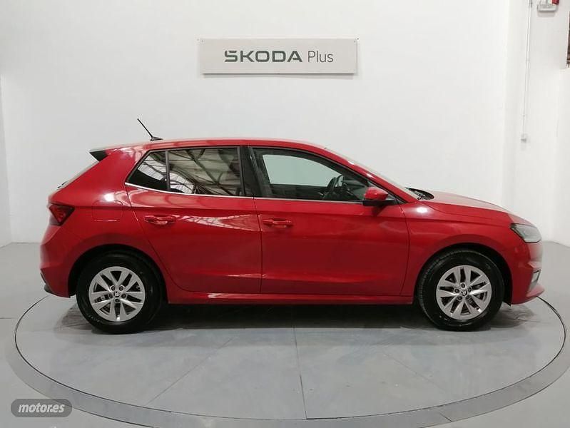 Usado Skoda Fabia Selection 80 CV (58 kW) 2024 Rojo Utilitario