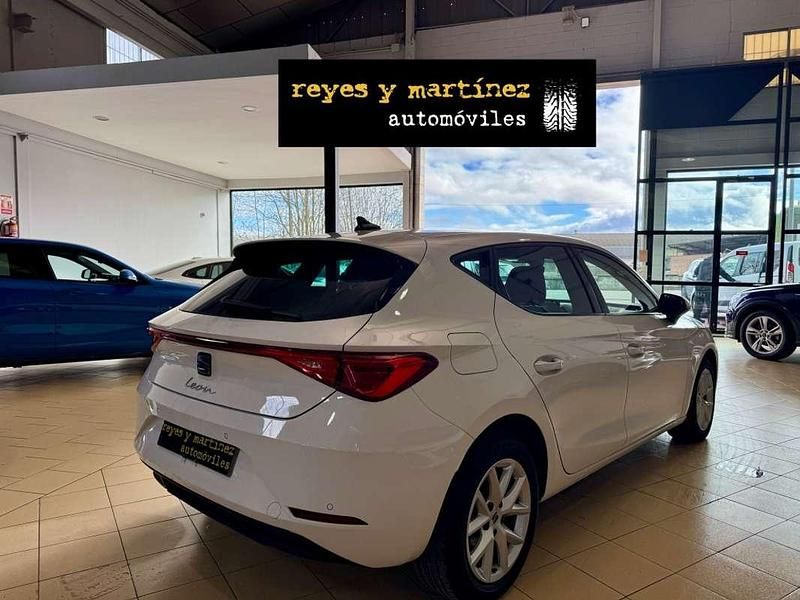 Usado Seat Leon Style 116 CV (85 kW) 2021 Blanco Utilitario