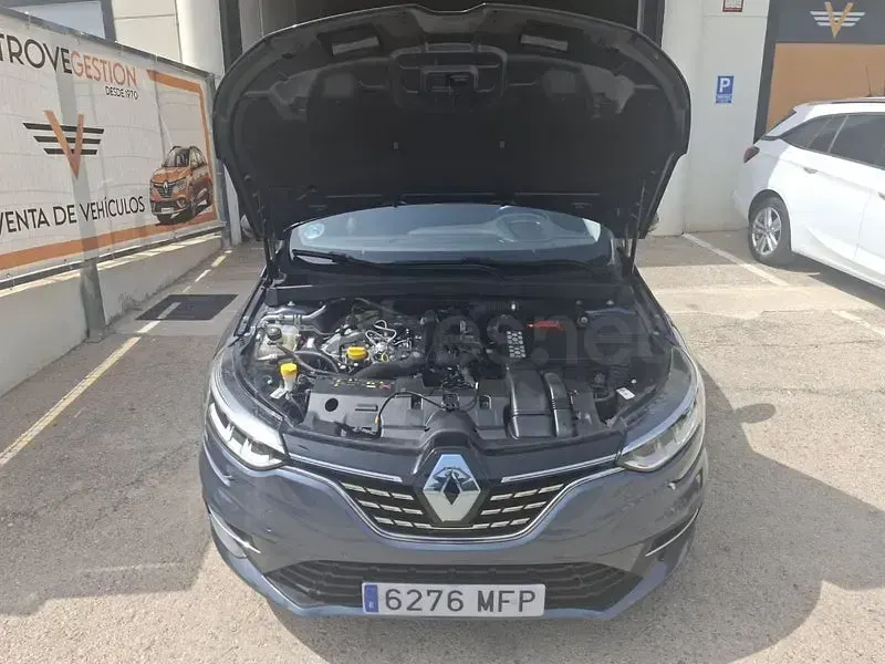 Usado Renault Mégane GrandTour Techno 140 CV (102 kW) 2023 Gris / plata Familiar