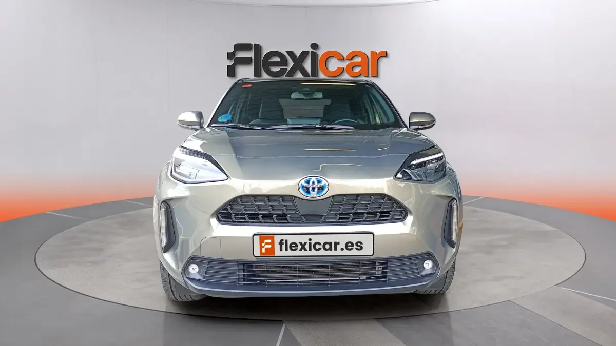 Usado Toyota Yaris Active 116 CV (85 kW) 2021 Beige Utilitario