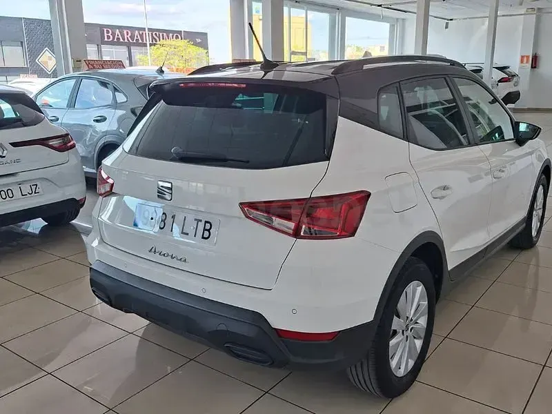 Usado Seat Arona Style Plus 110 CV (80 kW) 2021 Blanco SUV
