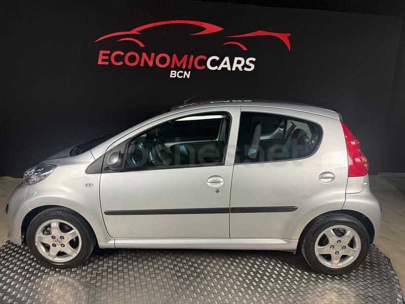 Usado Peugeot 107 Urban Move 68 CV (50 kW) 2008 Gris / plata Utilitario