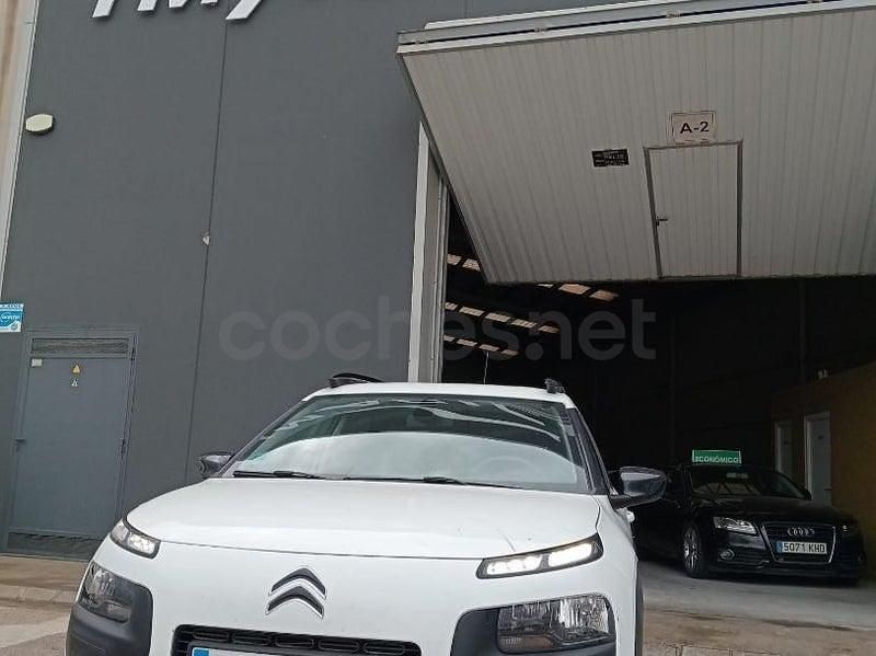 Begagnad Citroën C4 Feel 100 HK (73 kW) 2017 Vit Sedan
