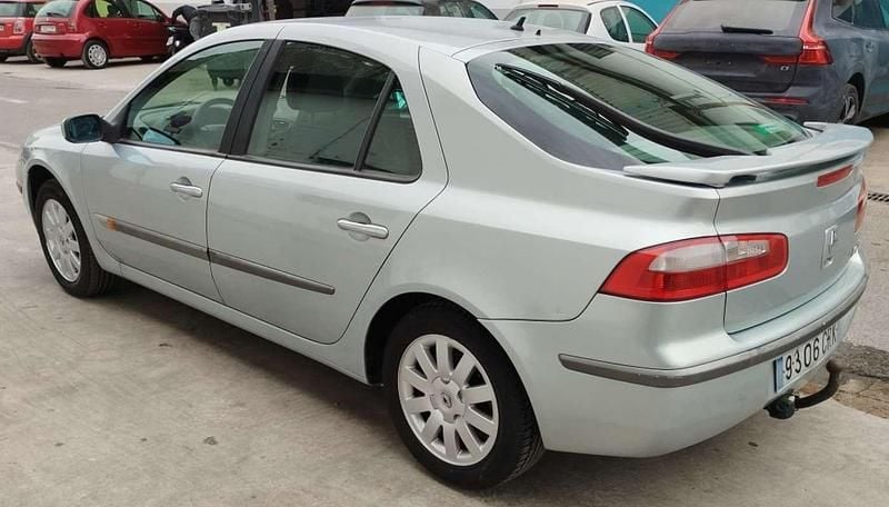 Usado Renault Laguna II Privilege 120 CV (88 kW) 2004 Plateado Berlina