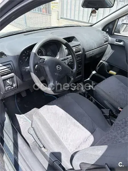 Usado Opel Astra Club 84 CV (61 kW) 2002 Azul Berlina