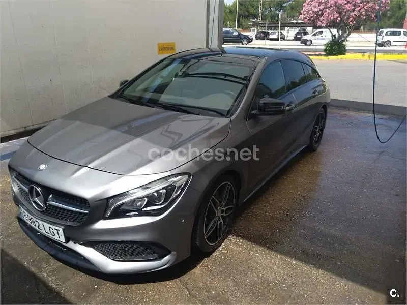 Usado Mercedes CLA250e Shooting Brake 218 CV (160 kW) 2017 Gris / plata Familiar