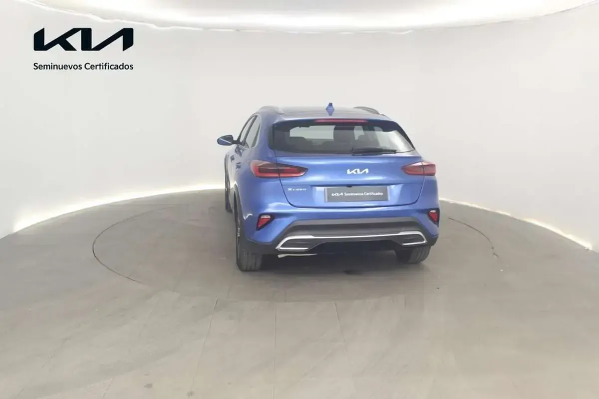 Usado Kia XCeed 101 HP (74 kW) 2025 Azul SUV