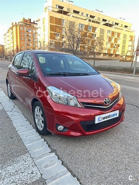 Granate Usado 2013 Toyota Yaris Active Berlina | 7800 € (Buen precio) - Imagen 1/4
