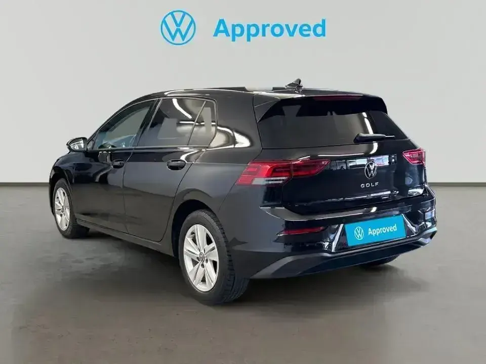 Usado VW Golf VIII Life 116 CV (85 kW) 2022 Negro Utilitario