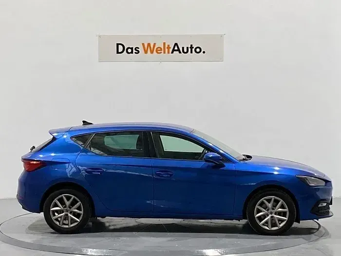 Usado Seat Leon Style 110 CV (80 kW) 2024 Azul Berlina