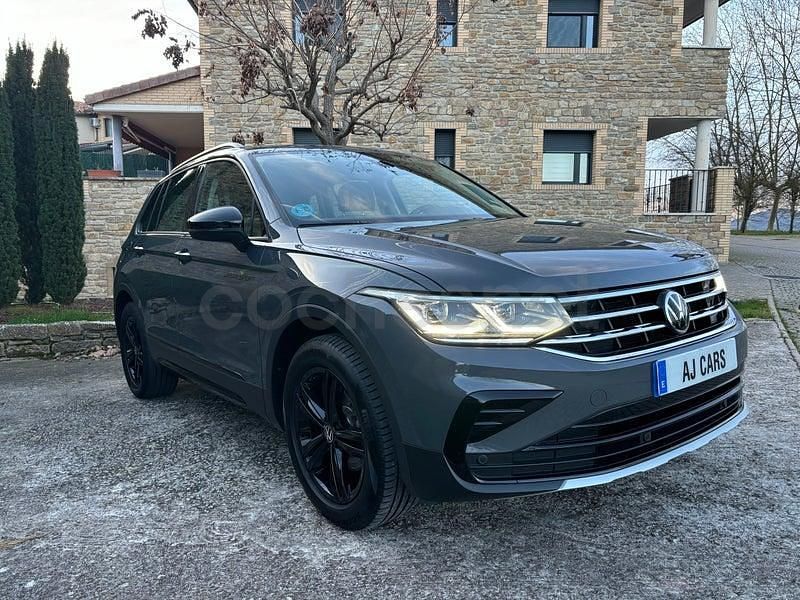 Usado VW Tiguan Sportline 130 CV (95 kW) 2022 Gris / plata SUV
