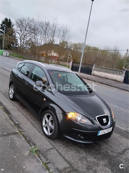 Usado Seat Altea XL Sport 140 CV (102 kW) 2008 Negro Monovolumen