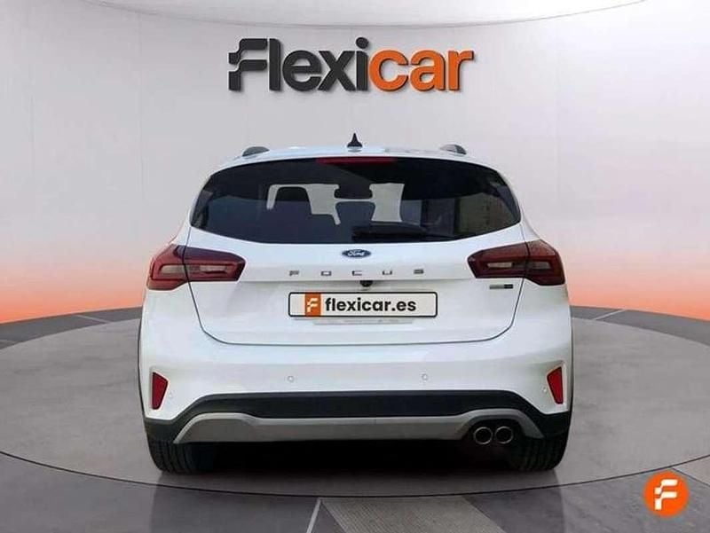 Używany Ford Focus Active 156 KM (114 kW) 2022 Biały Sedan/Limuzyna