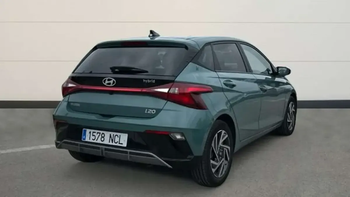 Usado Hyundai i20 101 HP (74 kW) 2025 Verde Citadino