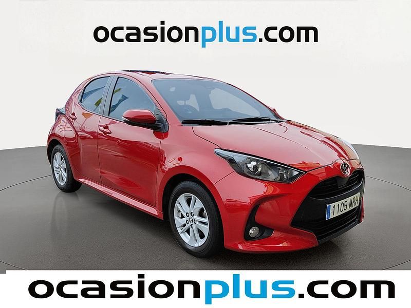 Usado Toyota Yaris Edition 125 CV (91 kW) 2024 Rojo Utilitario