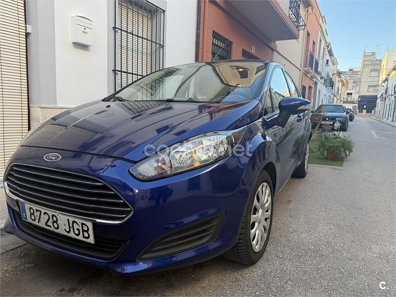 Usado Ford Fiesta Trend 75 CV (55 kW) 2015 Azul Berlina