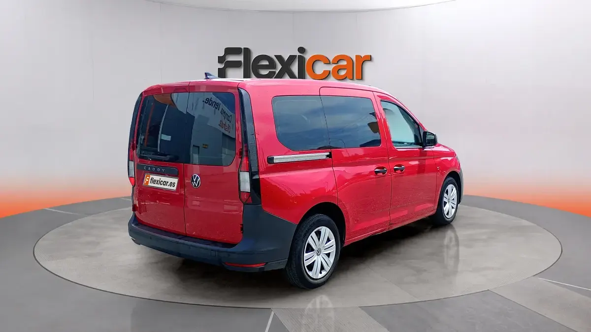 Usado VW Caddy 102 CV (75 kW) 2021 Rojo Monovolumen