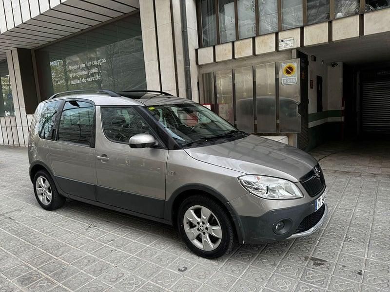 Usado Skoda Roomster Elegance 90 HP (66 kW) 2013 Bege Monovolume