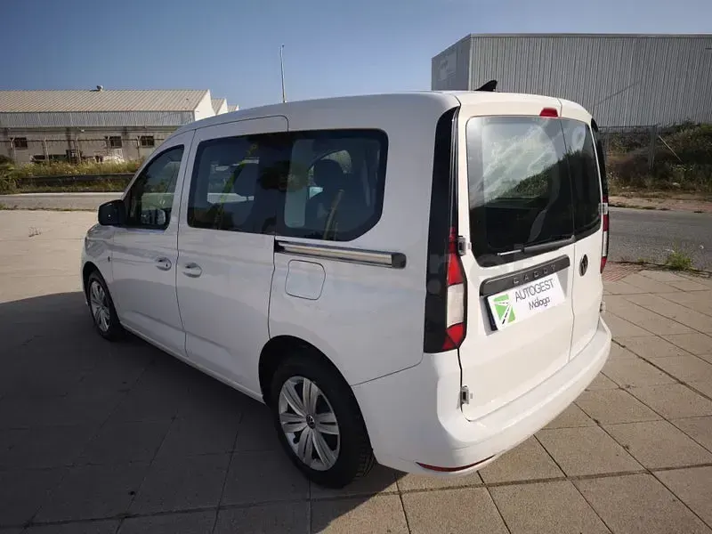 Usado VW Caddy 122 CV (89 kW) 2022 Blanco Monovolumen