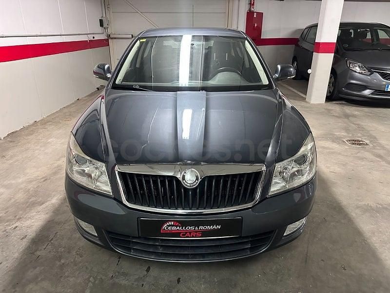 Usado Skoda Octavia 105 CV (77 kW) 2010 Gris / plata Berlina