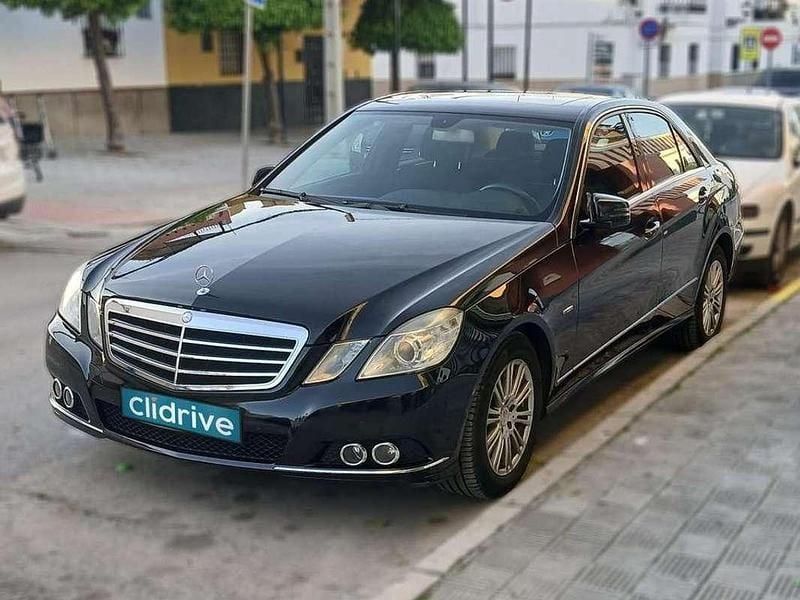 Usado Mercedes E220 Classic 170 CV (125 kW) 2009 Negro Berlina