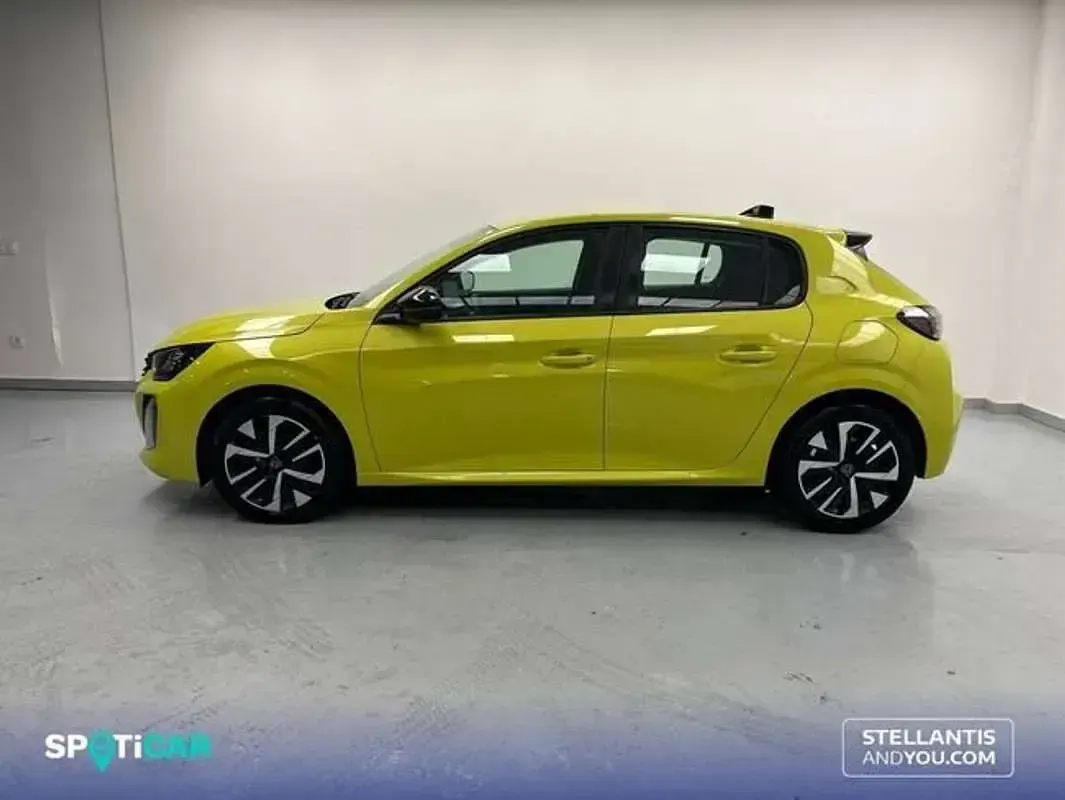 Usado Peugeot 208 Active 102 CV (75 kW) 2024 Amarillo Utilitario