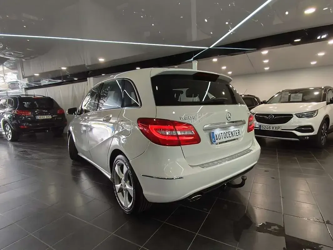 Usado Mercedes B200 136 CV (100 kW) 2012 Blanco Utilitario