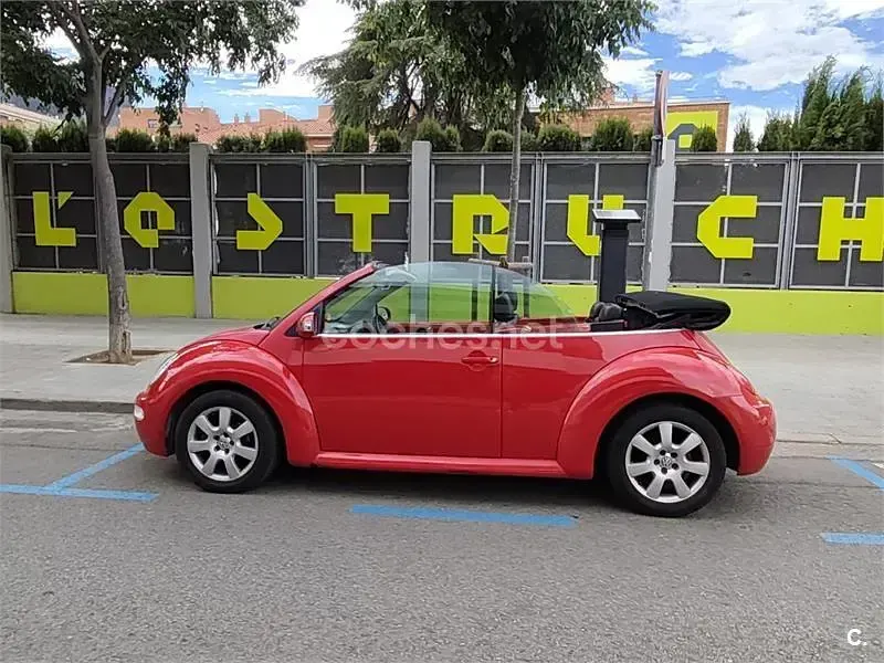 Usado VW New Beetle 102 CV (75 kW) 2004 Rojo Utilitario