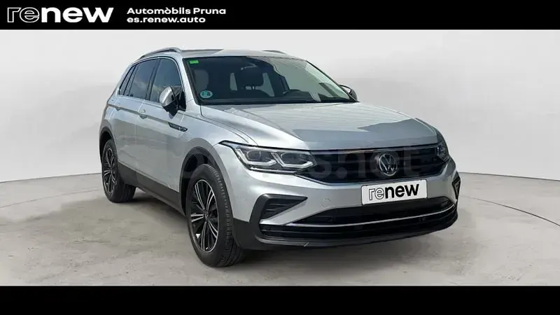 Usado VW Tiguan Life 150 CV (110 kW) 2022 Gris / plata SUV