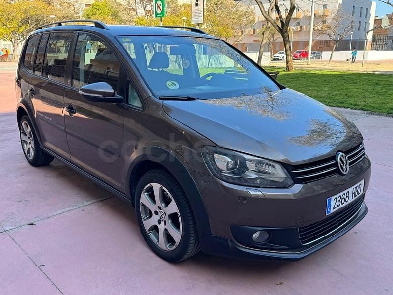 Usado VW Touran 140 CV (102 kW) 2011 Marrón Monovolumen