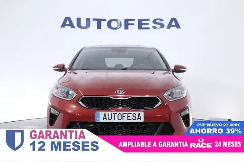 Usado Kia Ceed GT GT-Line 136 HP (100 kW) 2019 Vermelho Sedan