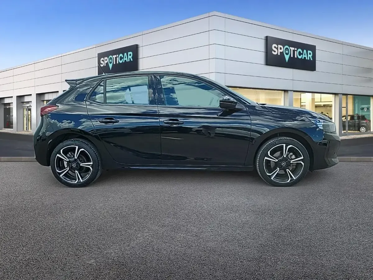 Usado Opel Corsa 111 CV (81 kW) 2025 Negro Utilitario