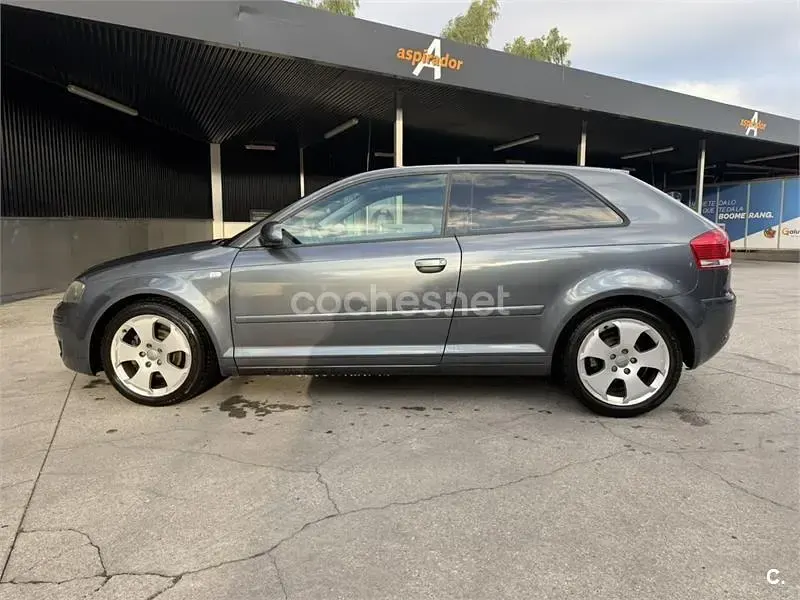 Usado Audi A3 Ambiente 140 CV (102 kW) 2006 Gris / plata Utilitario