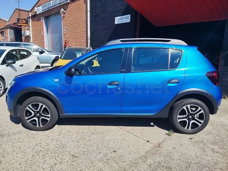 Usado Dacia Sandero Stepway 90 CV (66 kW) 2018 Azul Berlina