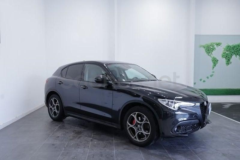 Usado Alfa Romeo Stelvio Sprint 190 CV (139 kW) 2021 Negro SUV