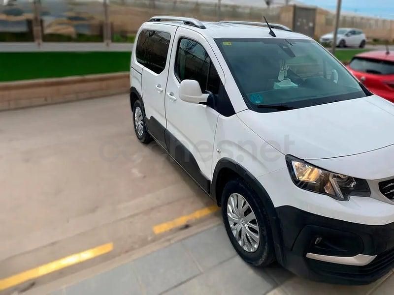 Usado Peugeot Rifter Active 100 CV (73 kW) 2018 Blanco Monovolumen
