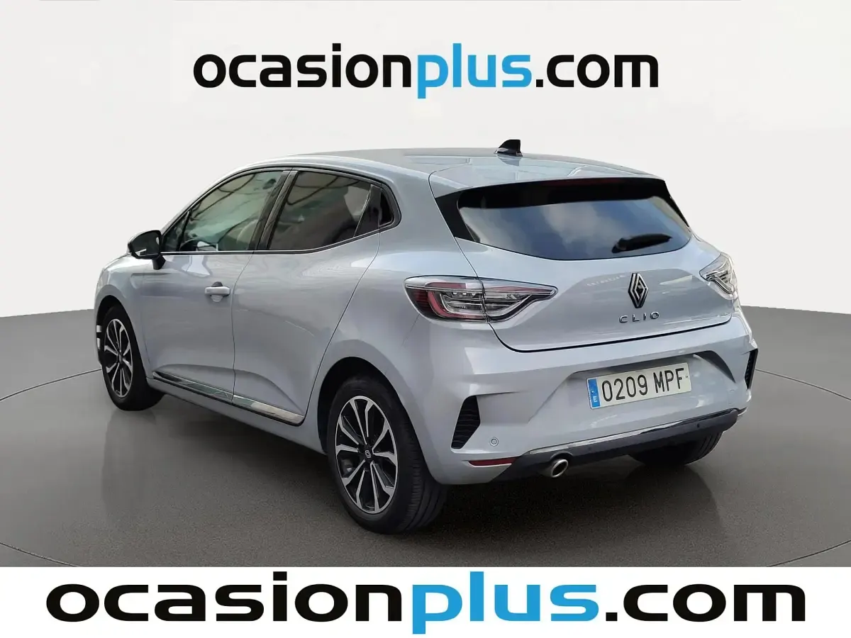 Usado Renault Clio Techno 90 CV (66 kW) 2024 Gris Utilitario