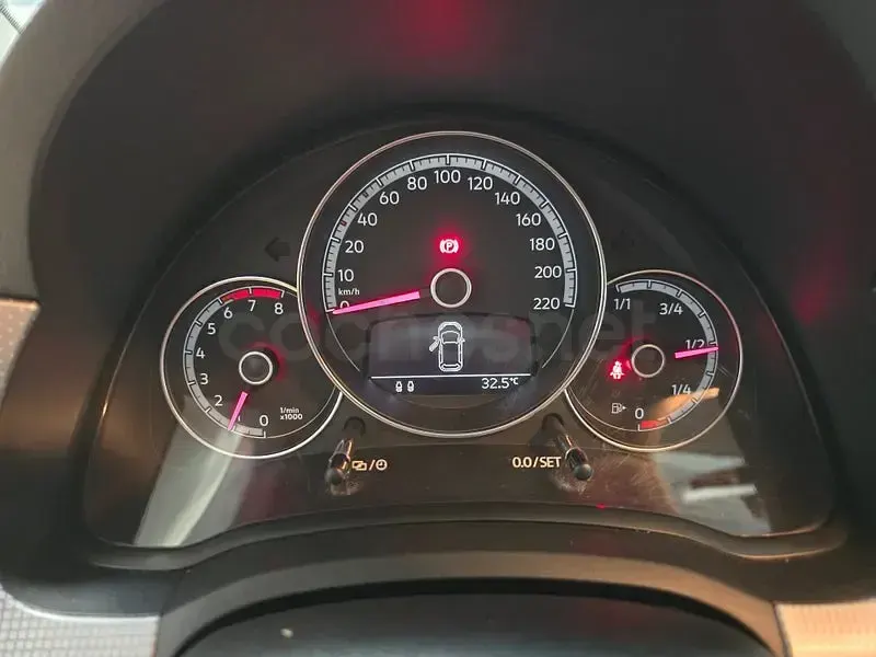Usado VW up! high up! 75 CV (55 kW) 2016 Rojo Utilitario