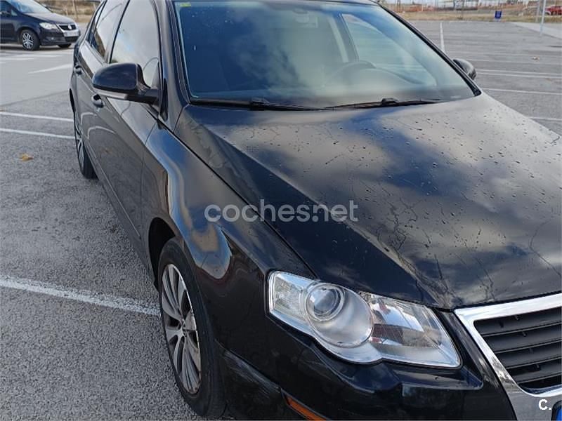 Usado VW Passat Advance 110 CV (80 kW) 2010 Negro Berlina