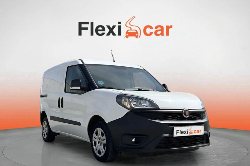 Blanco Usado 2022 Fiat Doblò Monovolumen | 11.490 € (Precio justo) - Imagen 1/4