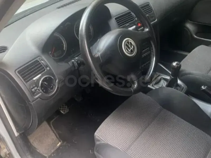Usado VW Bora Highline 115 CV (84 kW) 2002 Gris / plata Berlina