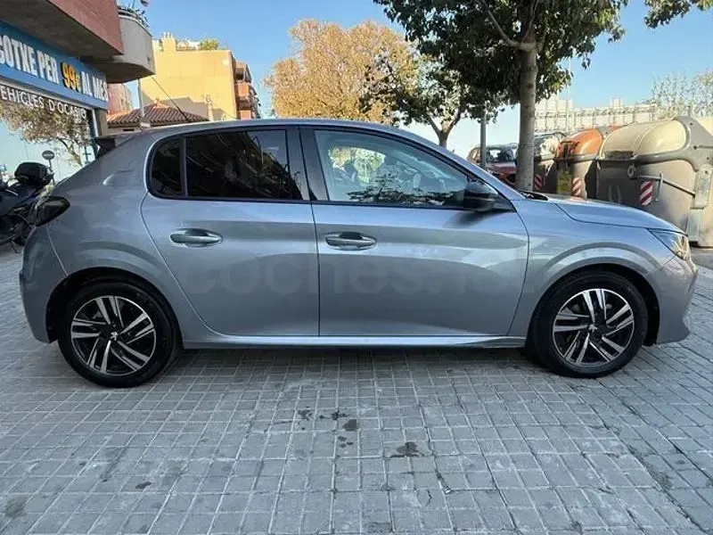 Usado Peugeot 208 Allure 100 CV (73 kW) 2023 Gris / plata Utilitario