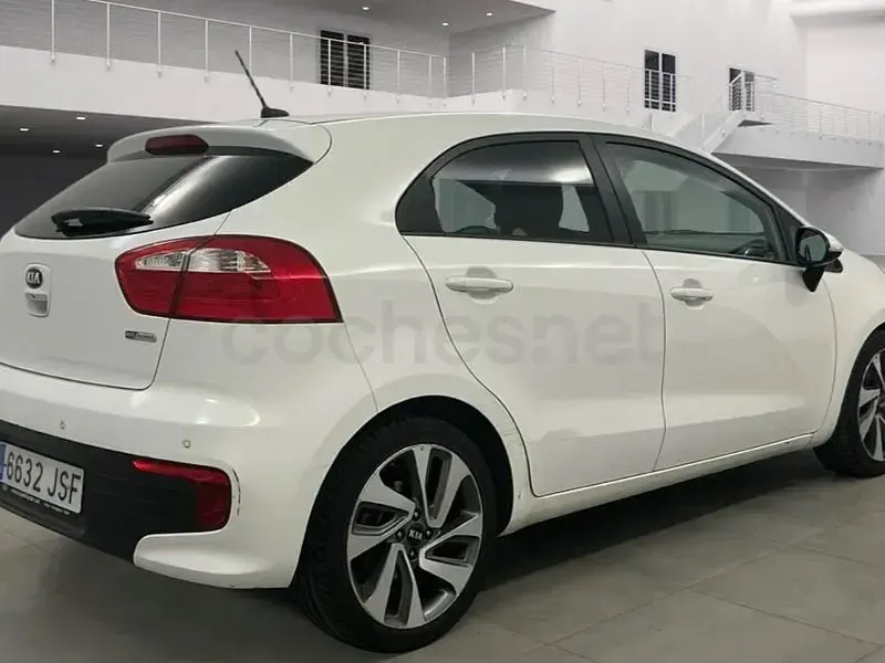 Usado Kia Rio 84 CV (61 kW) 2016 Blanco Utilitario